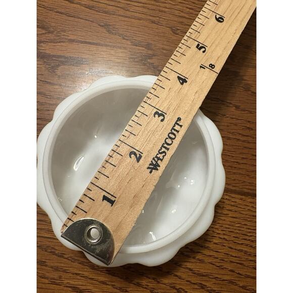 Consolidated Glass Con Cora Milk White Quilted Tufted Biscuit Cookie Jar Violets - Picture 6 of 7